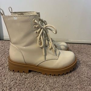 Soda womens boots size 7.5